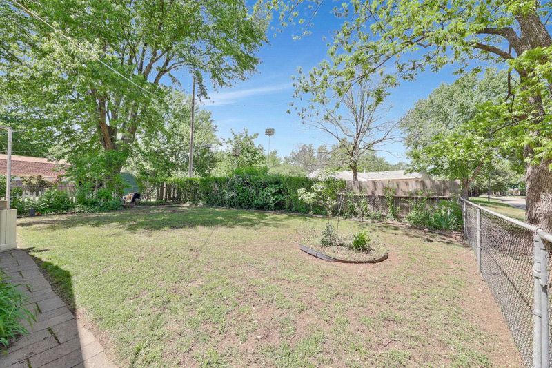 228 E Park Ln, Derby, KS 67037