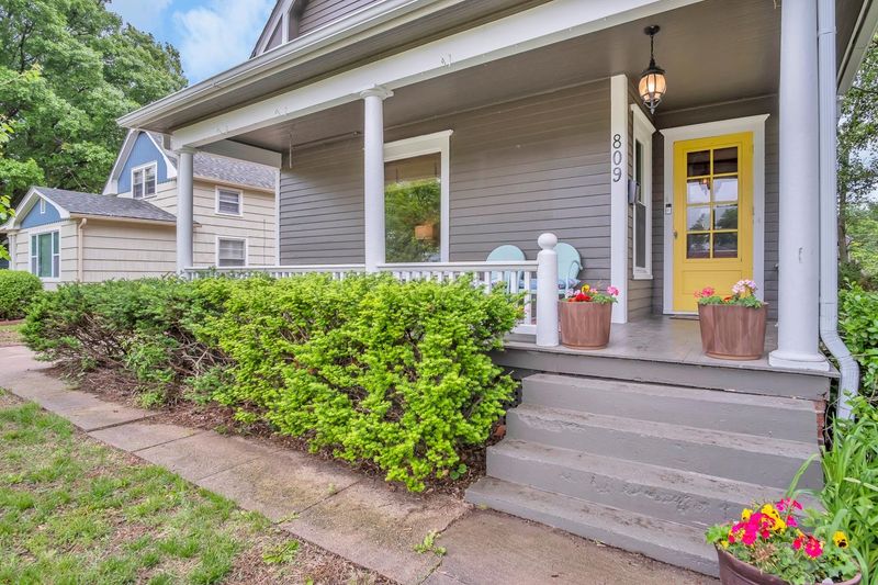 809 E 6th St, Newton, KS 67114