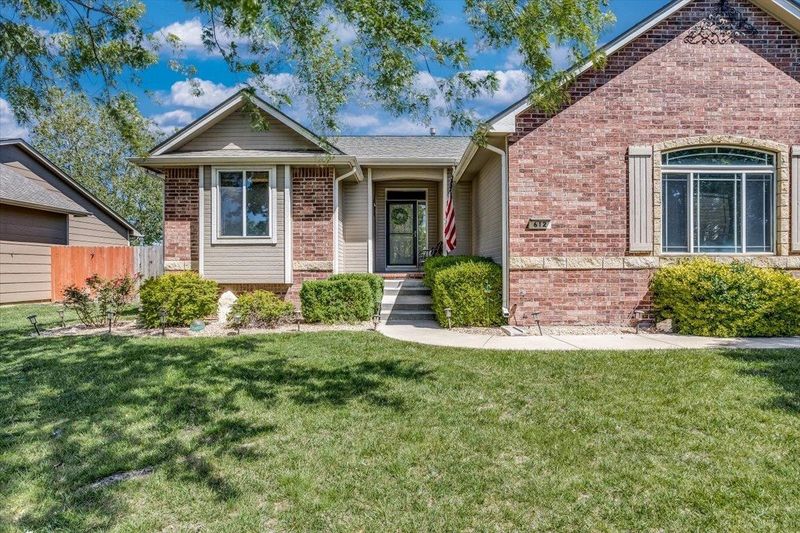 612 E Rolling View Dr, Park City, KS 67147