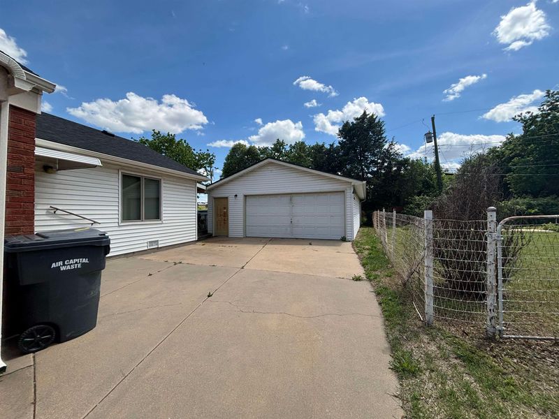 1807 E Giltner, Wichita, KS 67211