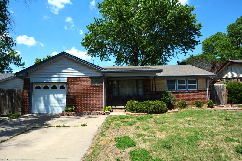 7502 E Lincoln St, Wichita, KS 67207
