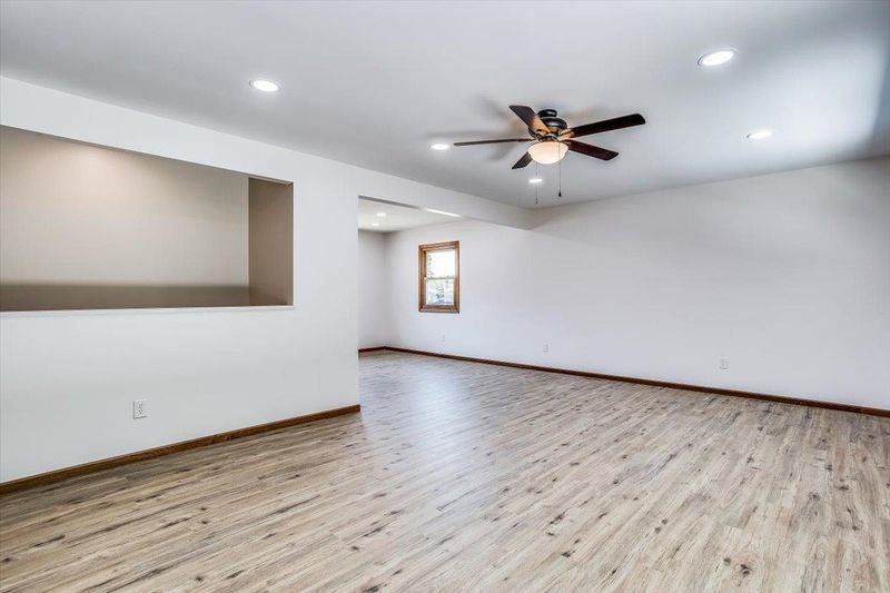 962 S Cypress St, Wichita, KS 67207