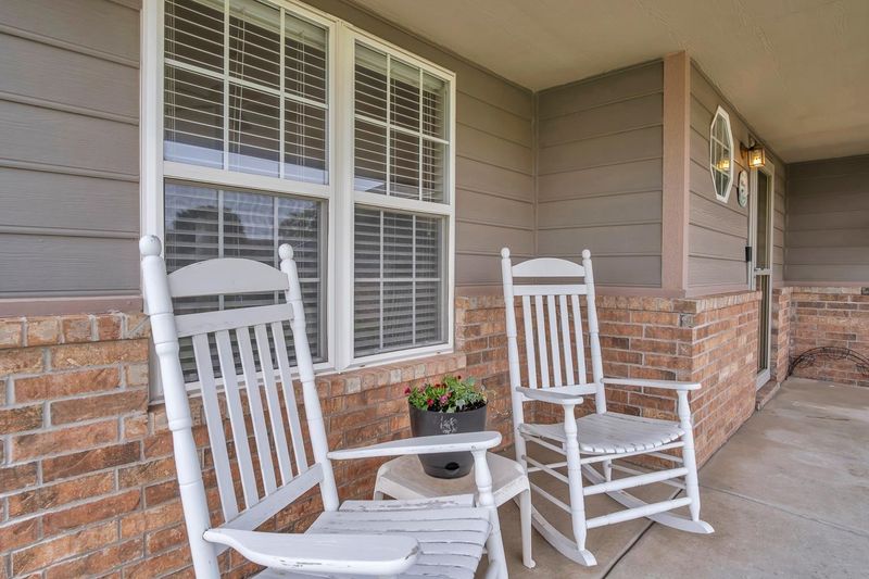 121 Sheffield Ct, Newton, KS 67114