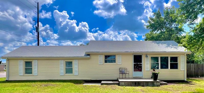 1254 N Main St, Andover, KS 67002