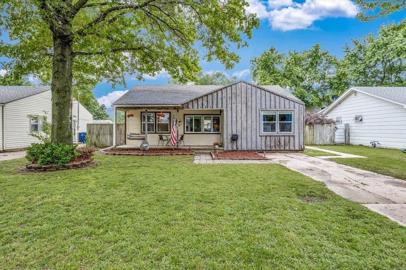 431 E 10th Ave, Belle Plaine, KS 67013