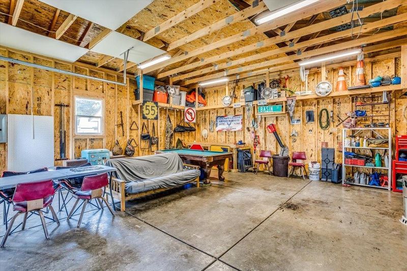 431 E 10th Ave, Belle Plaine, KS 67013