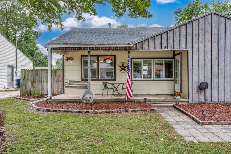 431 E 10th Ave, Belle Plaine, KS 67013