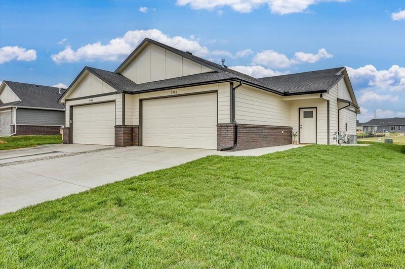 5705 E Bristol St #5707, Bel Aire, KS 67220