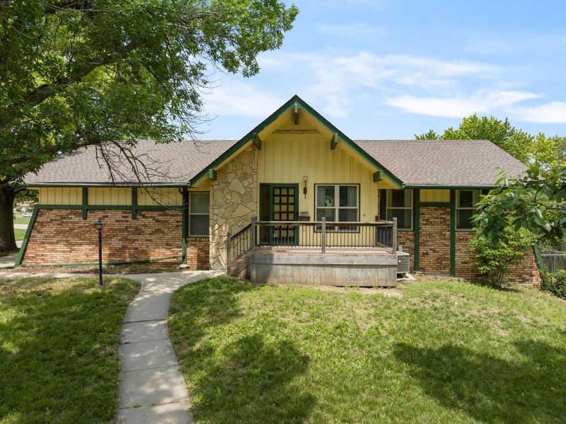 800 E Community Ct, Derby, KS 67037