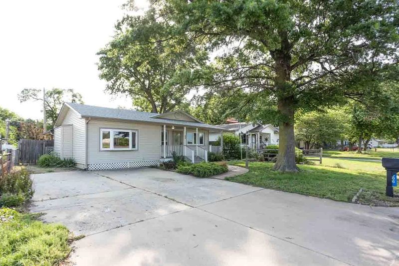 506 N 1st Ave, Mulvane, KS 67110