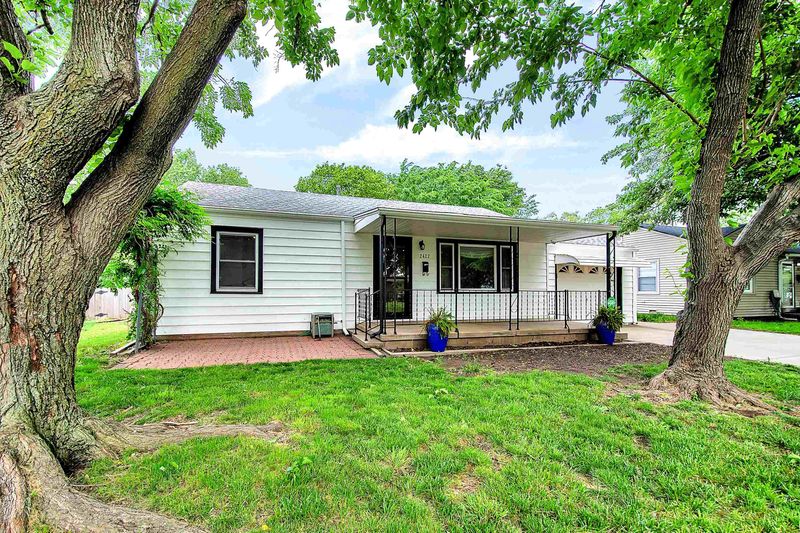 2427 S Bennett Ave, Wichita, KS 67217