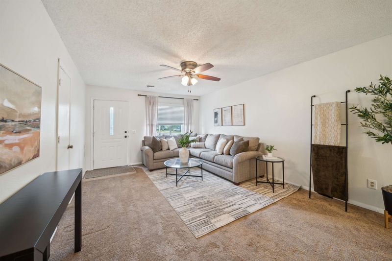 5802 E 41st St N, Bel Aire, KS 67220