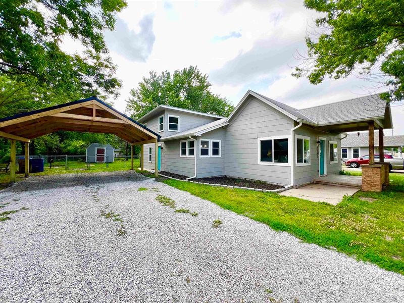 137 N Cedar Ave, Valley Center, KS 67147