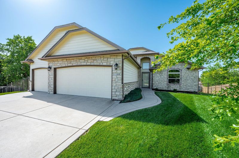 1200 N Hamilton Cir, Derby, KS 67037