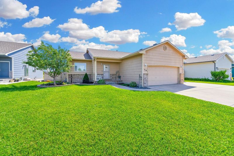 516 S Longbranch, Maize, KS 67101