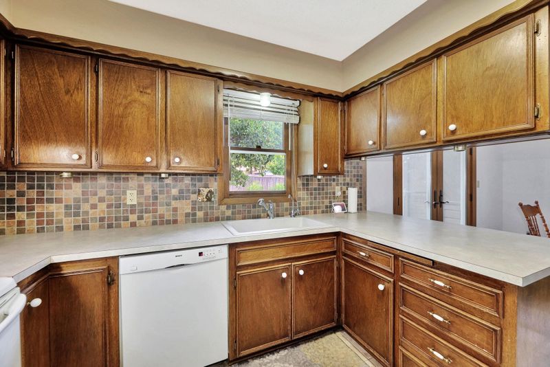 848 N Beaver Trail Rd, Derby, KS 67037