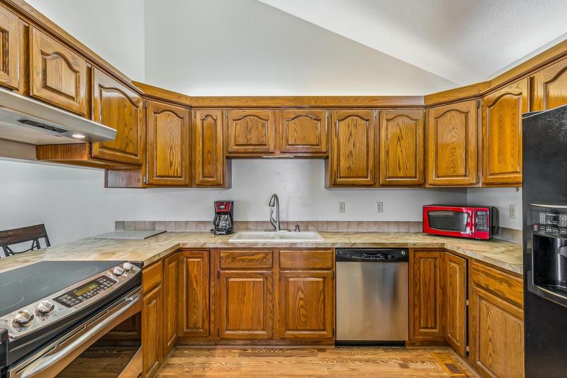 1727 E Pinion Rd, Derby, KS 67037