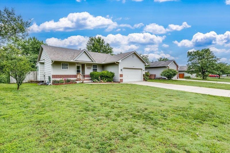 2224 N Horseshoe Cir, Derby, KS 67037
