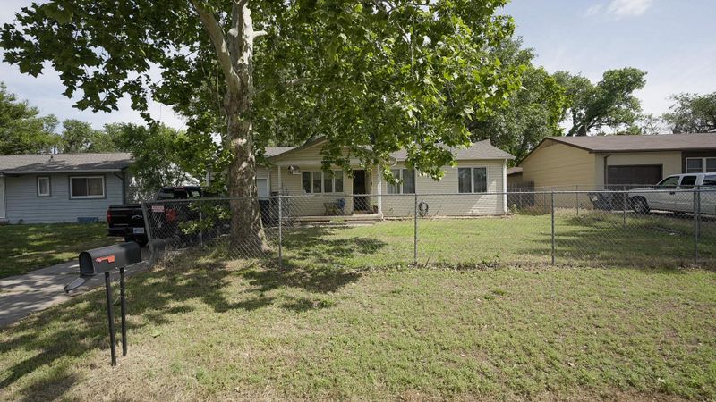1822 E 50th St S, Wichita, KS 67216