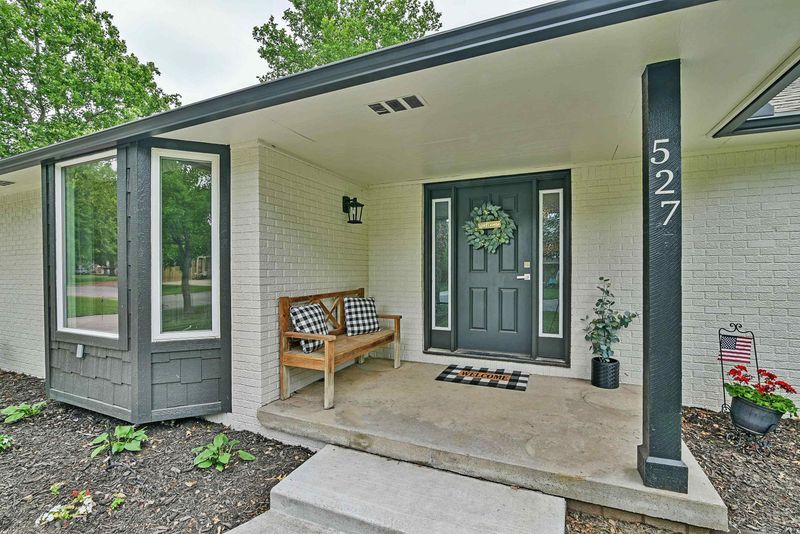 527 E Butler St, Valley Center, KS 67147