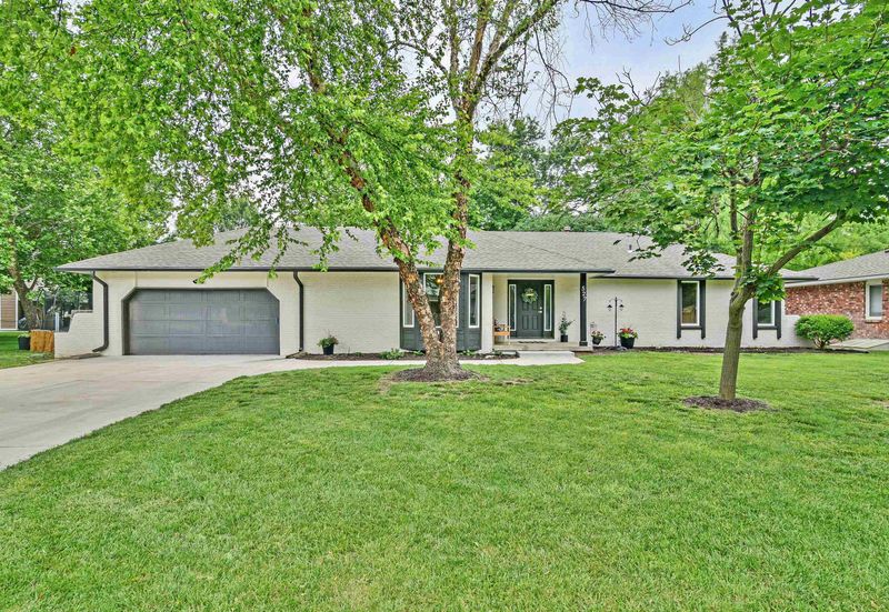 527 E Butler St, Valley Center, KS 67147