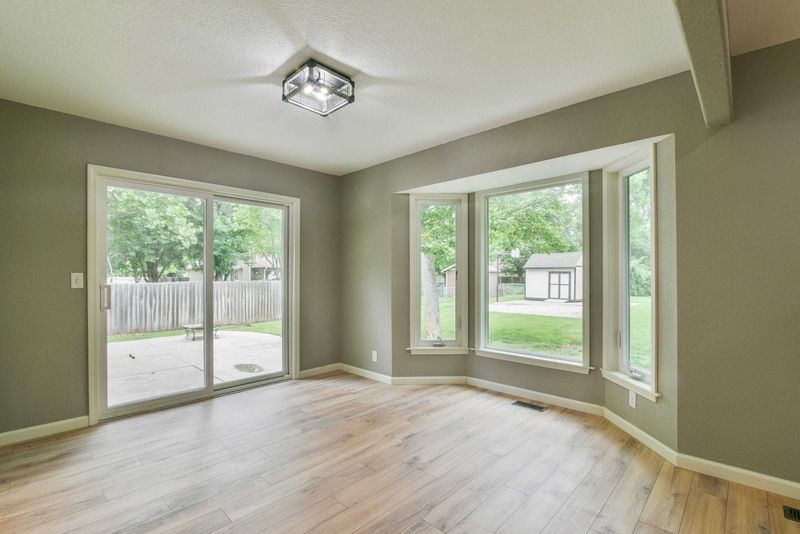 527 E Butler St, Valley Center, KS 67147