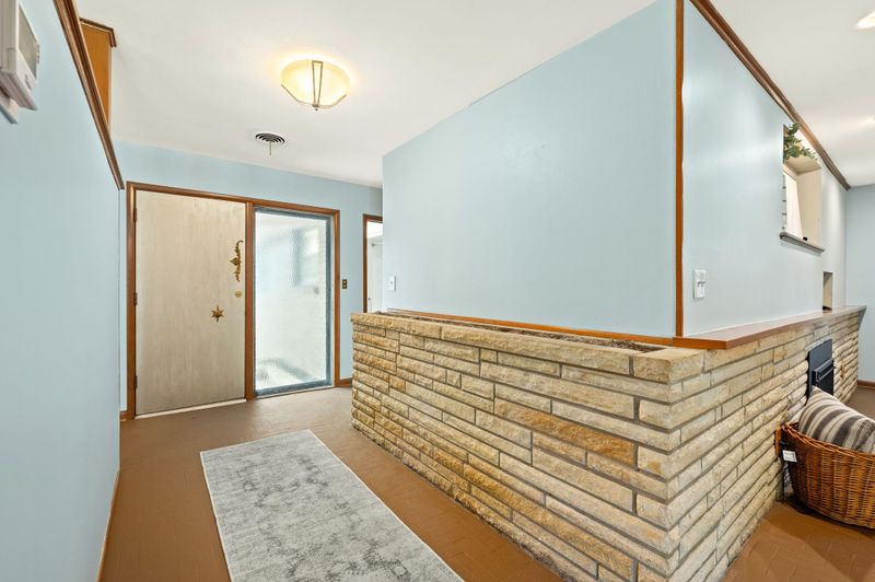423 Windsor St, Wichita, KS 67218