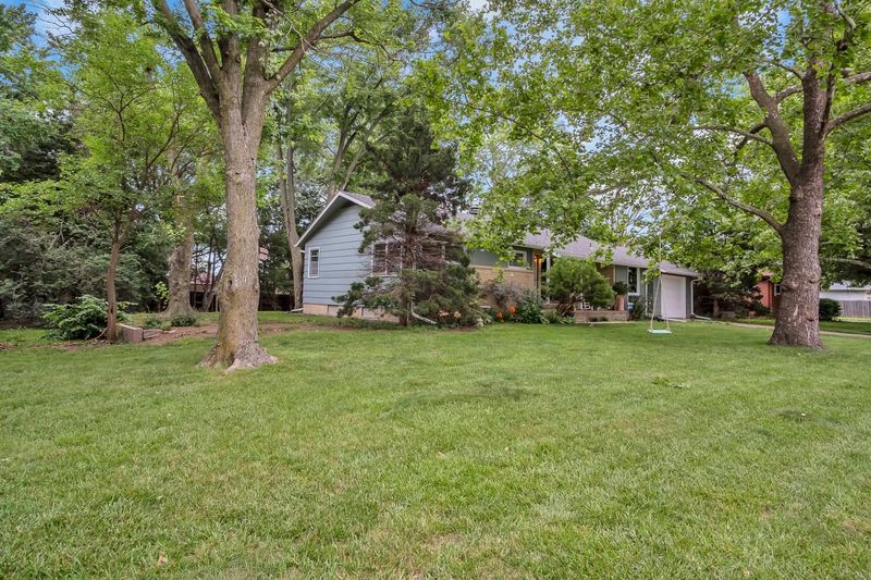 2110 Terrace Dr, Newton, KS 67114