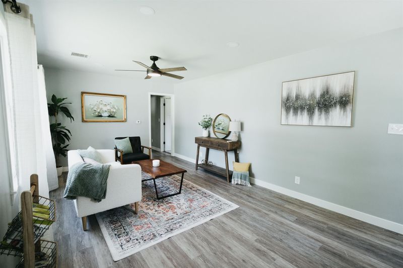 129 E Williams St, Derby, KS 67037