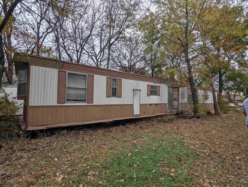 656 S Mccandless Rd, Andover, KS 67002