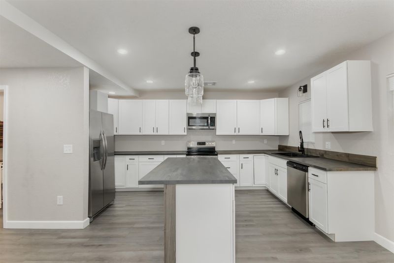 221 E 7th Ave, Belle Plaine, KS 67013