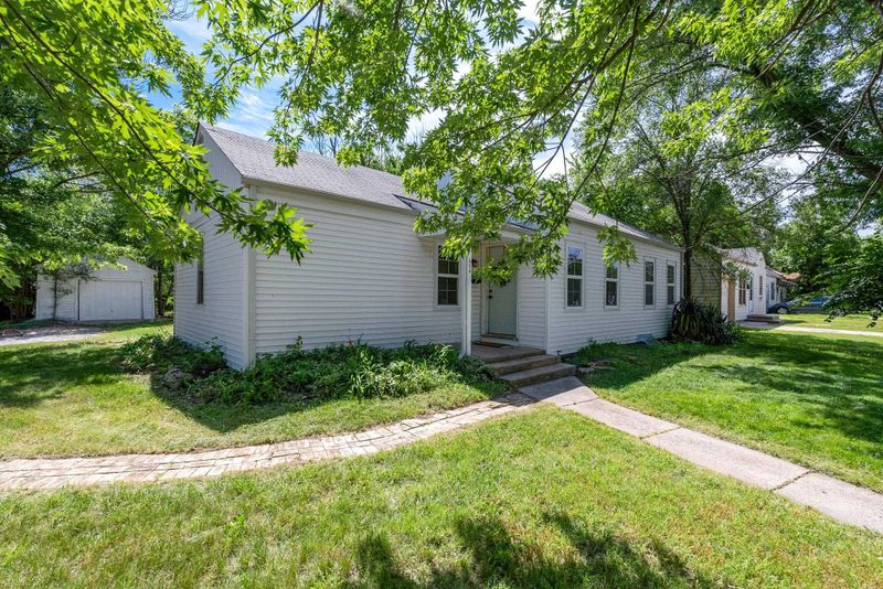 654 Harding St, Wichita, KS 67208