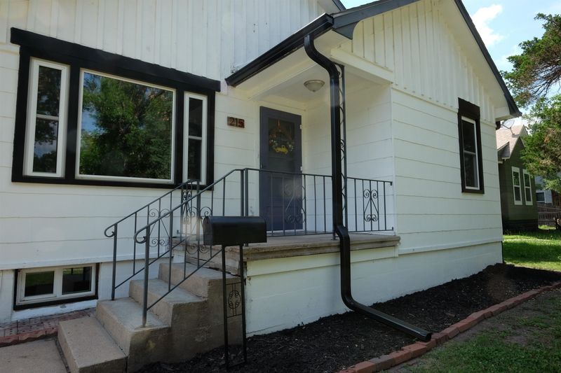 215 Poplar, Halstead, KS 67056