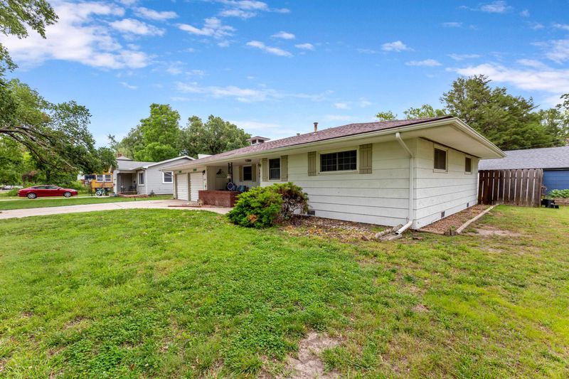 420 College, Halstead, KS 67056