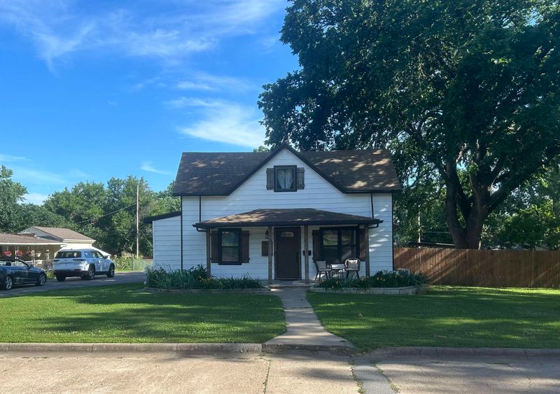 1623 E 11th, Winfield, KS 67156