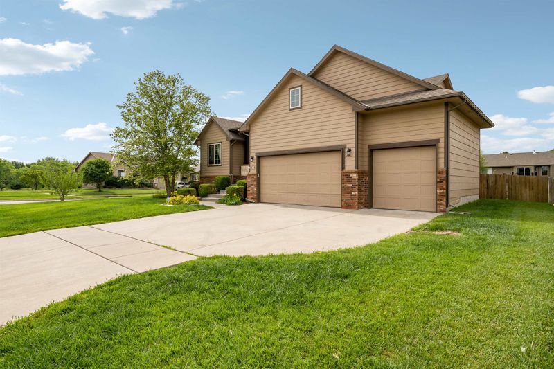 615 Greenleaf Ct, Andover, KS 67002