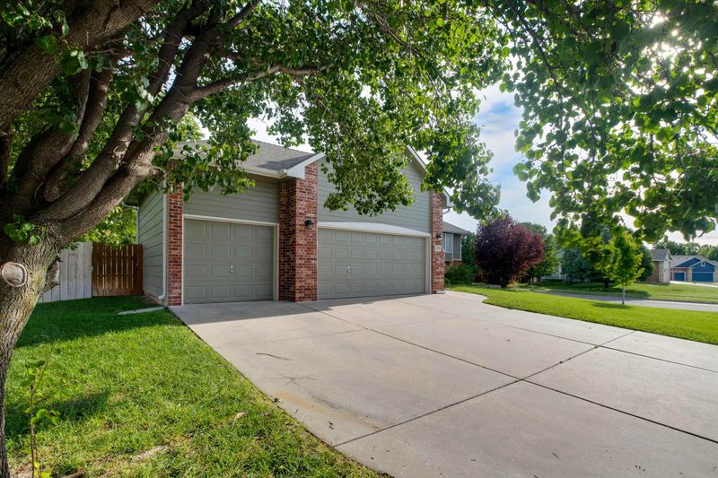 2118 E Myrtlewood Cir, Derby, KS 67037