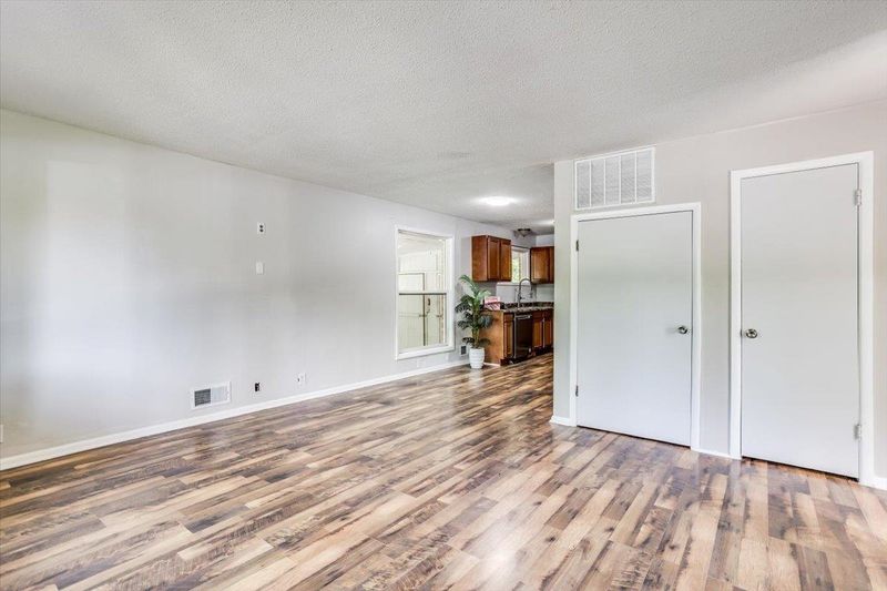 1410 E Cloverdale Dr, Park City, KS 67219