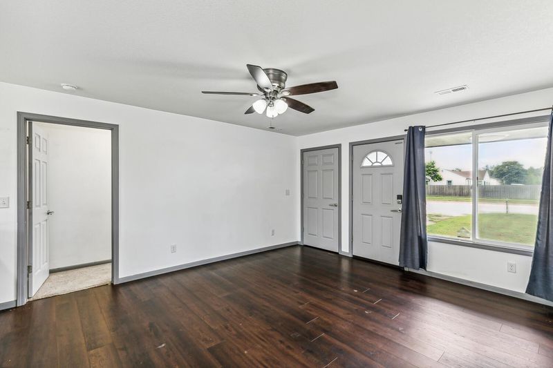 1635 E Macarthur Rd, Wichita, KS 67216