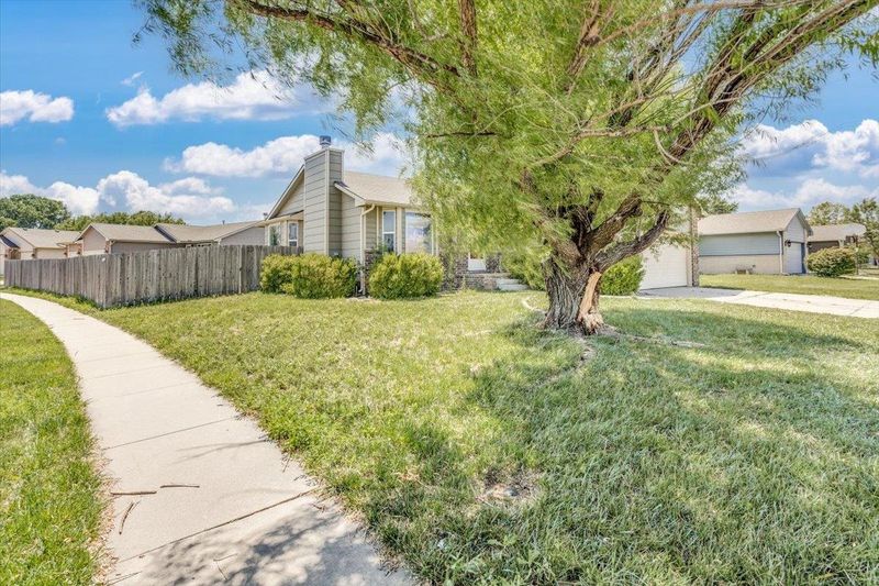 1954 N Mcrae Dr, Goddard, KS 67052