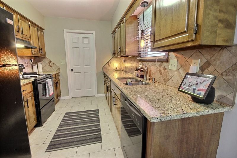 111 April Dr, Mulvane, KS 67110