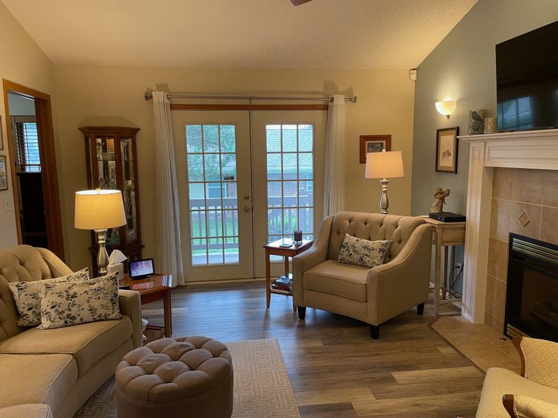 342 Lioba Dr Apt 3a, Andover, KS 67002