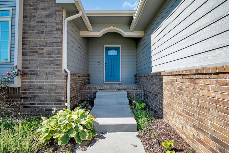 2619 E Keys Dr, Derby, KS 67037