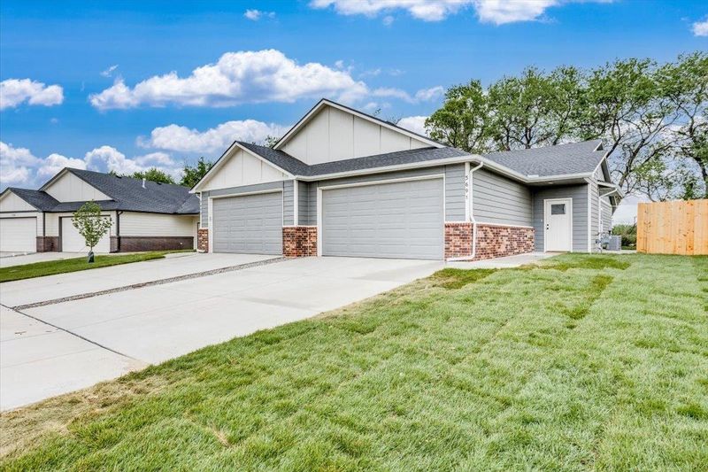 5729 E Bristol St, Bel Aire, KS 67220