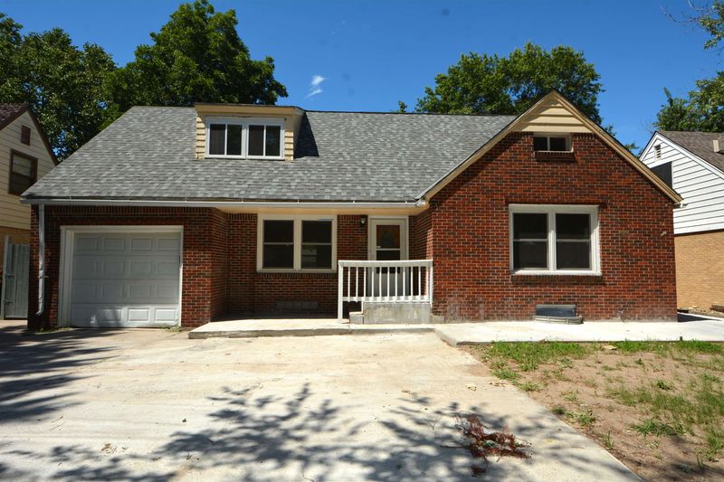 3020 E Sennett St, Wichita, KS 67211