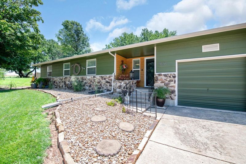 1636 S Pecos Dr, Derby, KS 67037