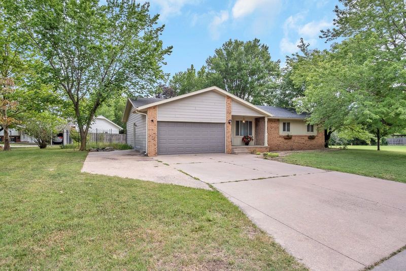 636 Sherman Dr, Newton, KS 67114