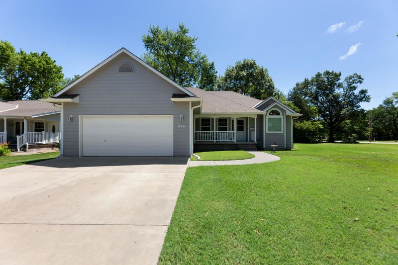 916 Main, Halstead, KS 67056