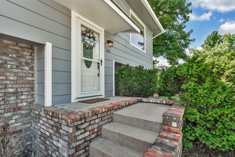 1118 S Meadowhaven Ln, Derby, KS 67037