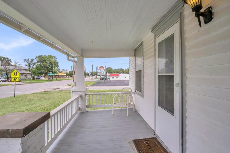 1622 N Main St, Newton, KS 67114